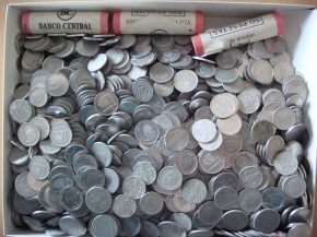 2 kilos en monedas de todo tipo de ALUMINIO, 10 CTMOS, 50 CTMOS, 1 PTA... 